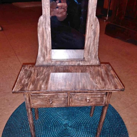 Vintage miniature vanity - Picture 1 of 3